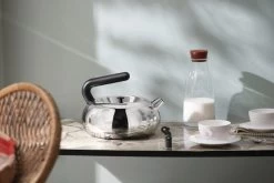 Alessi Bulbul Kettle, Steel - Black -Kitchencia Shop 0002 AC100 amb 2 3x2 A4 3500pxl