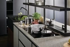 Alessi Edo Wok Pan -Kitchencia Shop 0007 PU100 amb A4 3500pxl 1