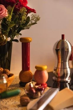 Alessi Sottsass Grinder, Small, Pink - Yellow - Red -Kitchencia Shop 2021 09 30 FDS Valmiit VVV 13 1