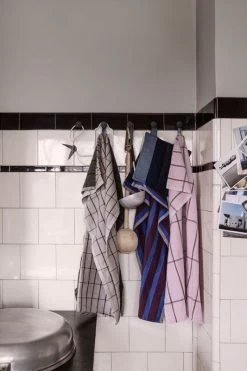 Ferm LIVING Hale Tea Towel, Brown - Navy Blue -Kitchencia Shop 40 0004 kopier 2