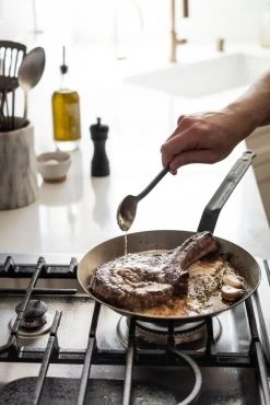 De Buyer Mineral B Steak Pan 28 Cm -Kitchencia Shop 5616 ambiance 1