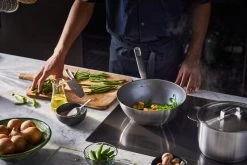 Fiskars All Steel Wok Pan, 28 Cm -Kitchencia Shop FI Fiskars All steel Wok pan 28cm Action 02