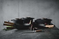 Fiskars Norden Cast Iron Frying Pan, 26 Cm -Kitchencia Shop Fiskars Cooking Environmental Norden Product family shot 1