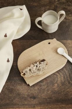 Ferm LIVING Aniboard, Bird, Oak -Kitchencia Shop fermLIVING AW21 AniBoardBird MuslinSquaresSetOf3Pear image