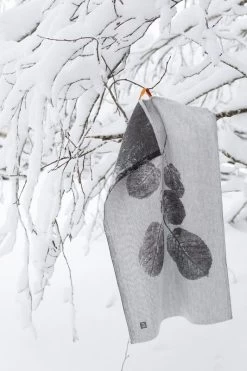 Lapuan Kankurit Paju X Teemu Järvi Tea Towel -Kitchencia Shop lapuankankurit teemu jarvi x paju towel white black 1