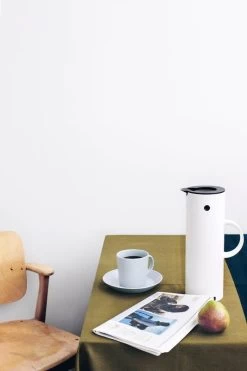Stelton EM77 Vacuum Jug 1,0 L, White -Kitchencia Shop stelton termos suvi kesalainen
